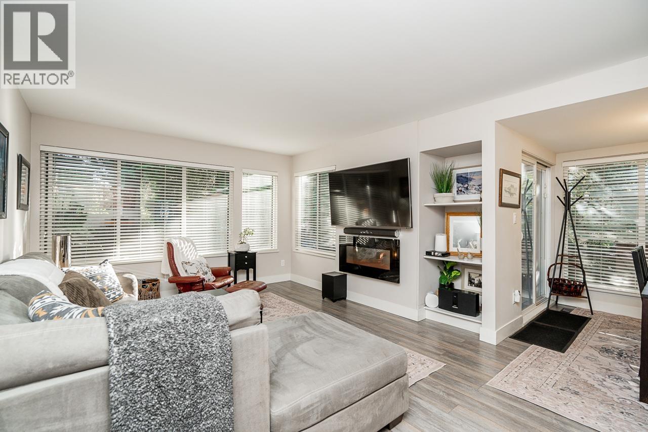 4590 Elmgrove Drive, Burnaby, British Columbia  V5G 3Y8 - Photo 4 - R3081103