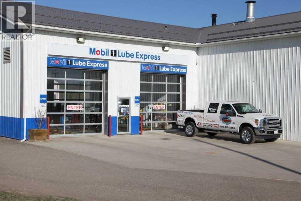 102 Joblin, Hinton, Alberta  T7V 1G7 - Photo 2 - A2217481