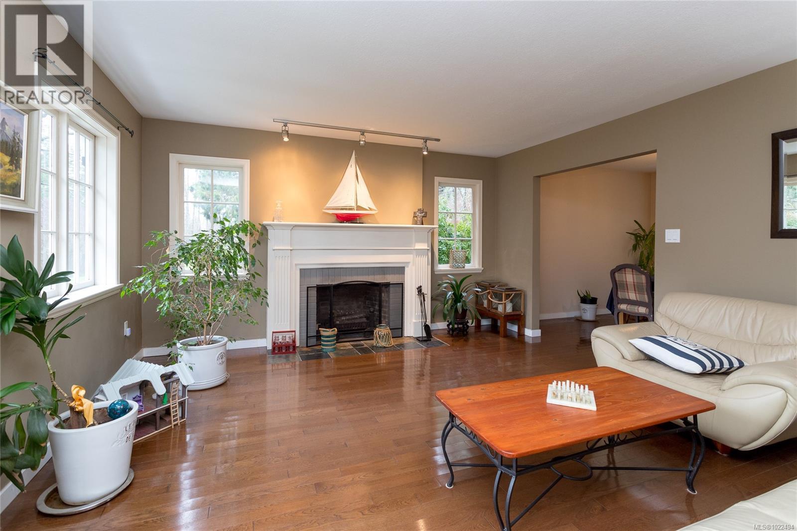 1208 Tatlow Rd, North Saanich, British Columbia  V8L 5P3 - Photo 8 - 1022494