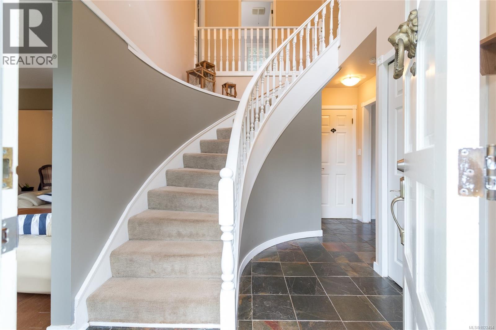 1208 Tatlow Rd, North Saanich, British Columbia  V8L 5P3 - Photo 7 - 1022494