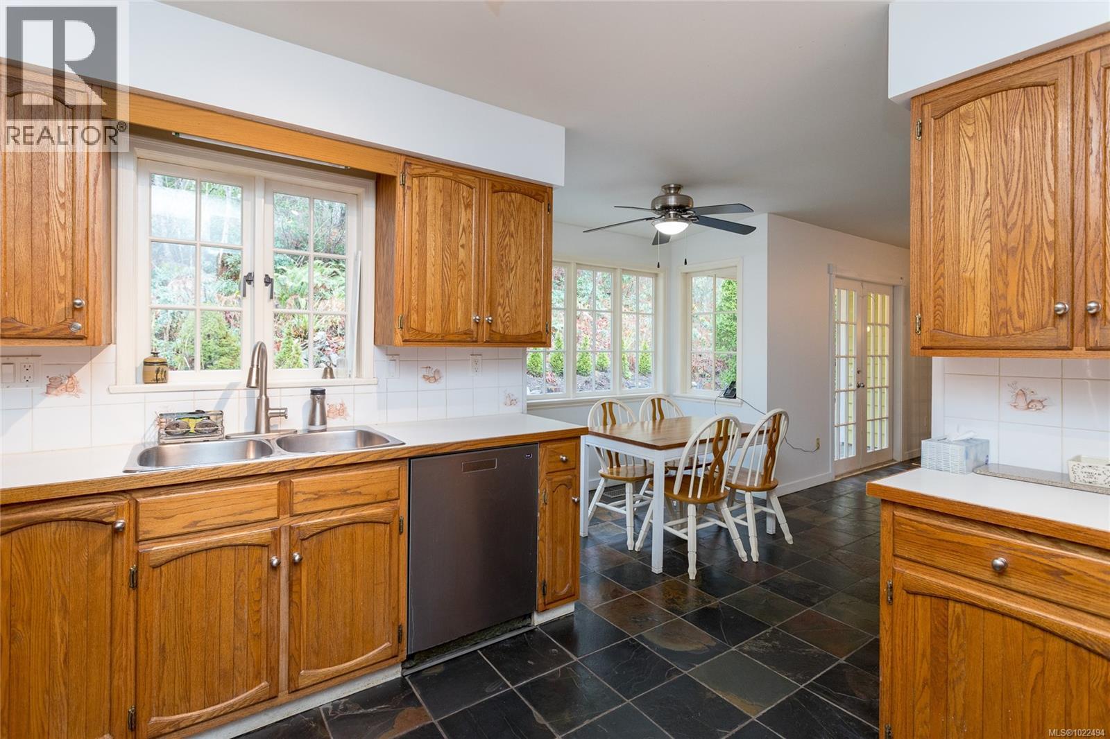 1208 Tatlow Rd, North Saanich, British Columbia  V8L 5P3 - Photo 15 - 1022494