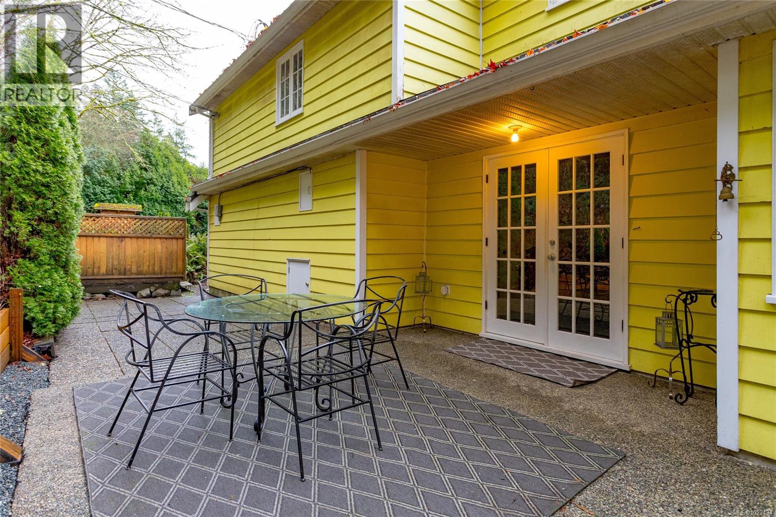 1208 Tatlow Rd, North Saanich, British Columbia  V8L 5P3 - Photo 45 - 1022494