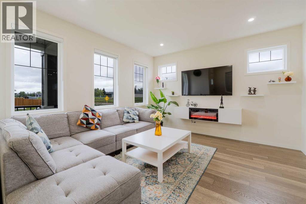 117 Midtown Close Sw, Airdrie, Alberta  T4B 5G9 - Photo 3 - A2279367