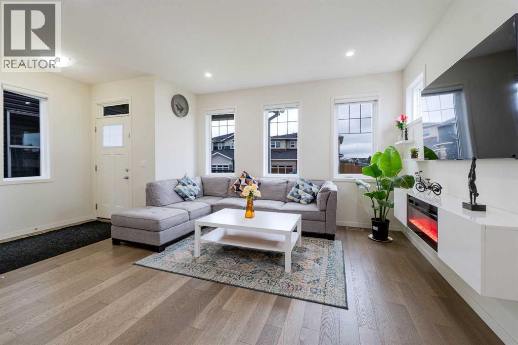 117 Midtown Close Sw, Airdrie, Alberta  T4B 5G9 - Photo 4 - A2279367