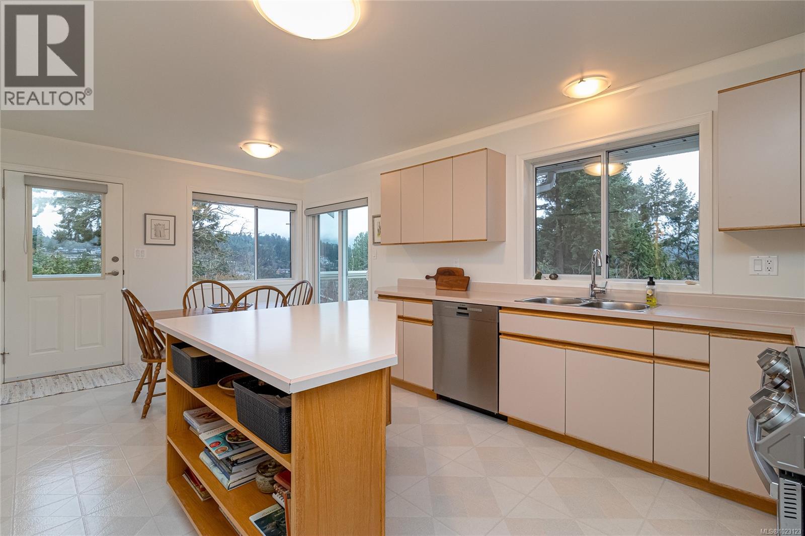 875 Clarke Rd, Central Saanich, British Columbia  V8M 2G1 - Photo 12 - 1023123