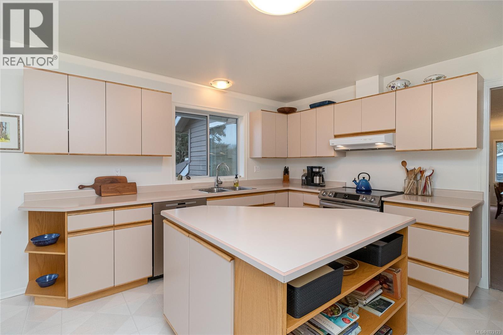 875 Clarke Rd, Central Saanich, British Columbia  V8M 2G1 - Photo 10 - 1023123