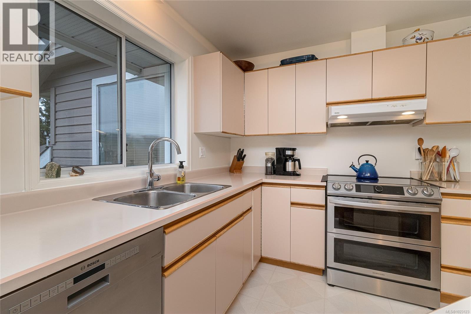 875 Clarke Rd, Central Saanich, British Columbia  V8M 2G1 - Photo 11 - 1023123