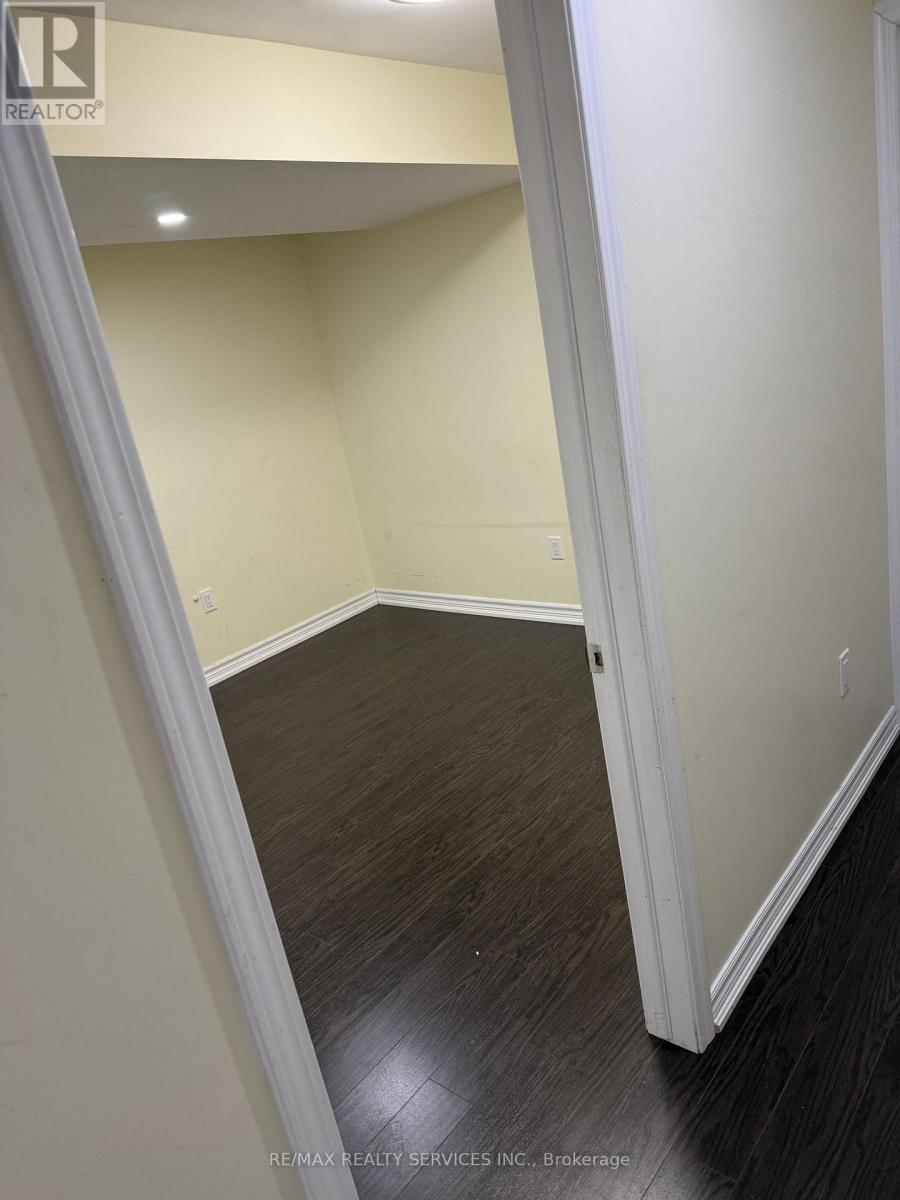 28 Frampton Road, Brampton, Ontario  L7A 4E1 - Photo 3 - W12711724