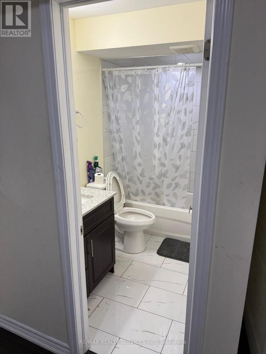 28 Frampton Road, Brampton, Ontario  L7A 4E1 - Photo 4 - W12711724