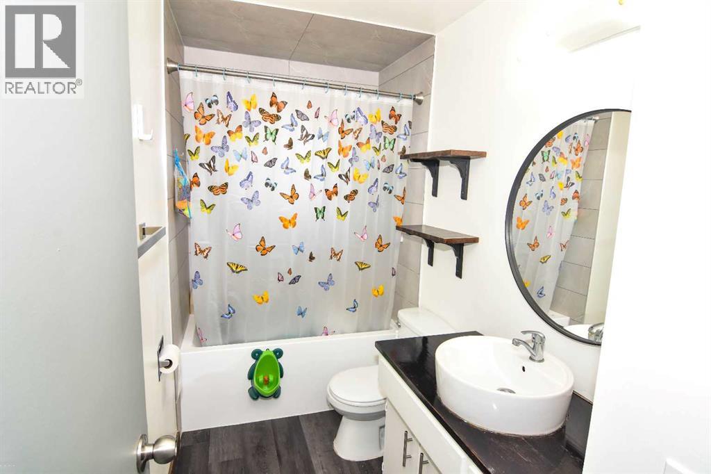 112 Woodvale Road Sw, Calgary, Alberta  T2W 3M8 - Photo 12 - A2275374