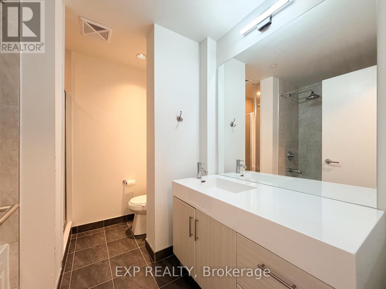 605 - 160 Vanderhoof Avenue, Toronto, Ontario  M4G 0B7 - Photo 9 - C12711740