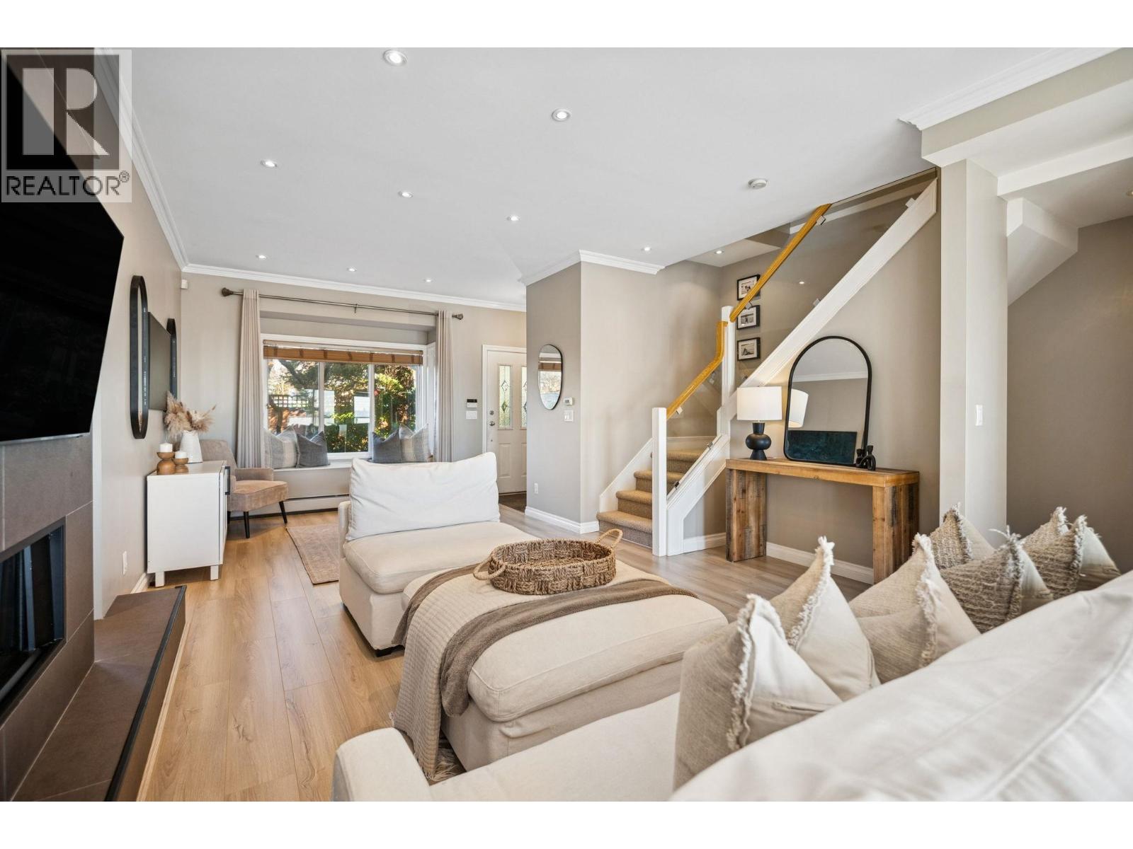 333 E Keith Road, North Vancouver, British Columbia  V7L 1V6 - Photo 7 - R3081053