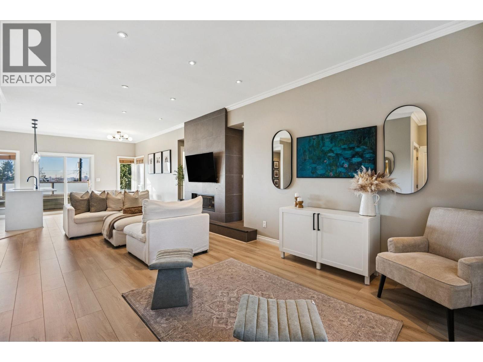 333 E Keith Road, North Vancouver, British Columbia  V7L 1V6 - Photo 10 - R3081053