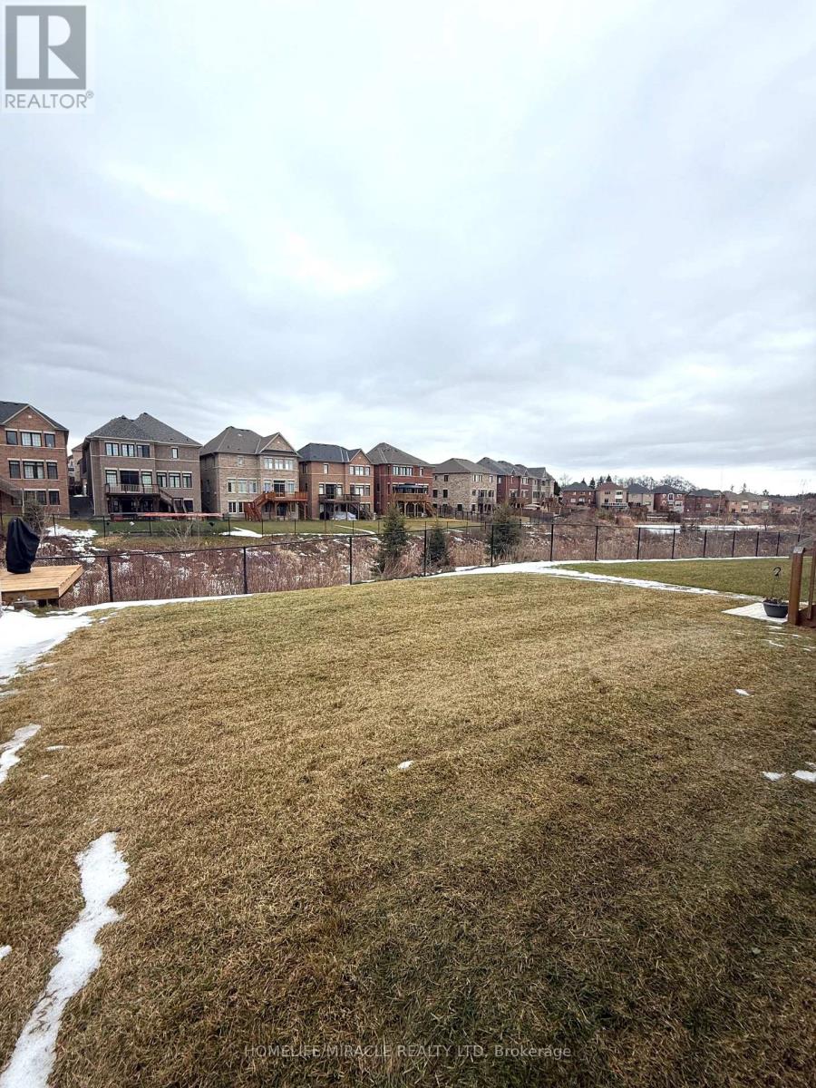 Upper - 50 Meadow Vista Crescent, East Gwillimbury, Ontario  L9N 0T4 - Photo 4 - N12711744