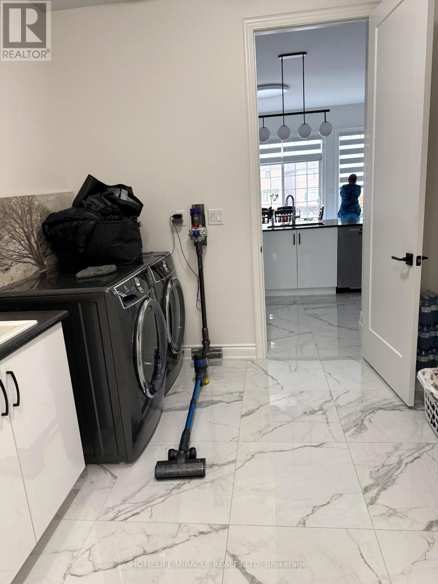 Upper - 50 Meadow Vista Crescent, East Gwillimbury, Ontario  L9N 0T4 - Photo 5 - N12711744