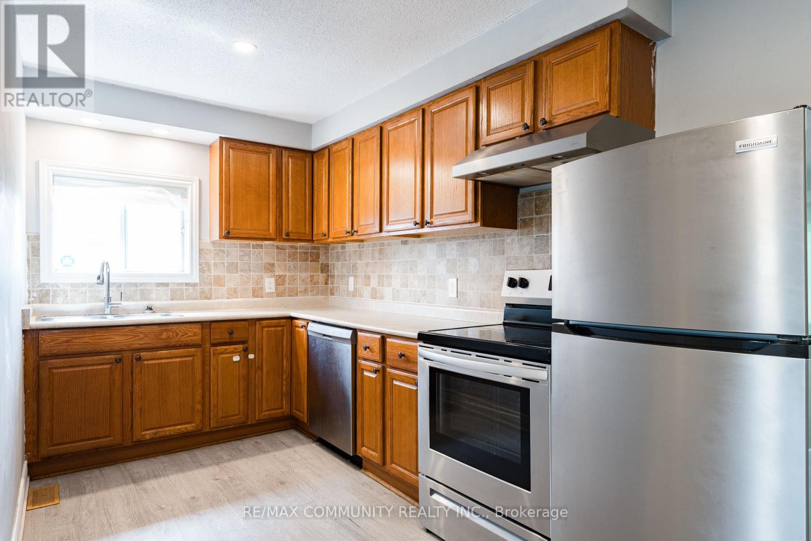 306 Kenwood Avenue, Georgina, Ontario  L4P 2X5 - Photo 2 - N12711766