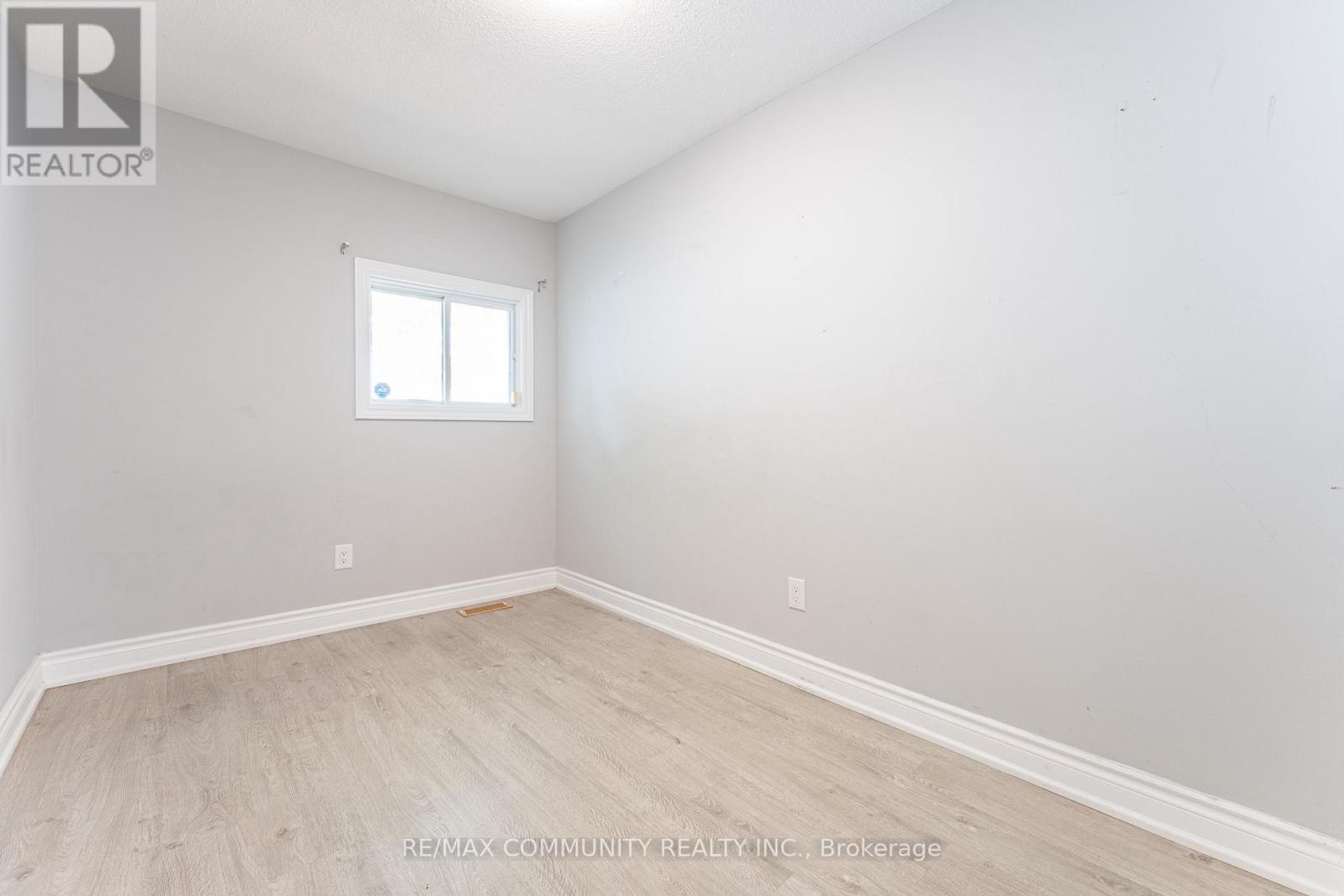 306 Kenwood Avenue, Georgina, Ontario  L4P 2X5 - Photo 3 - N12711766