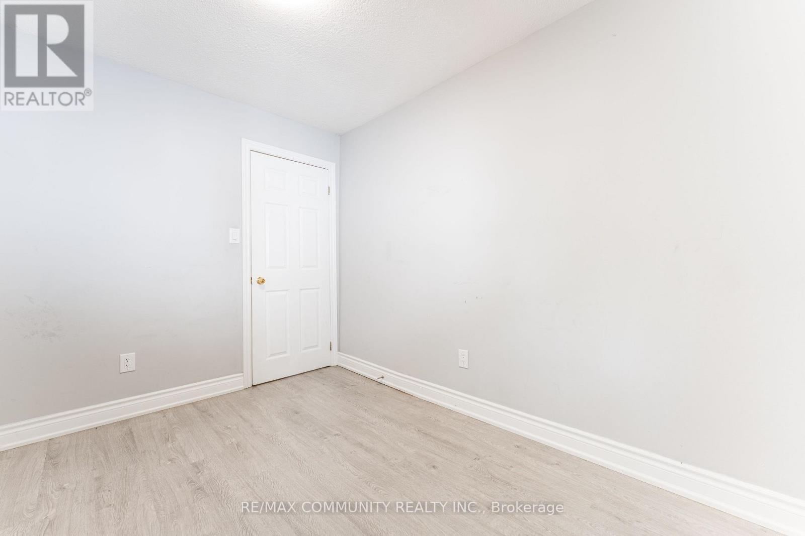 306 Kenwood Avenue, Georgina, Ontario  L4P 2X5 - Photo 4 - N12711766