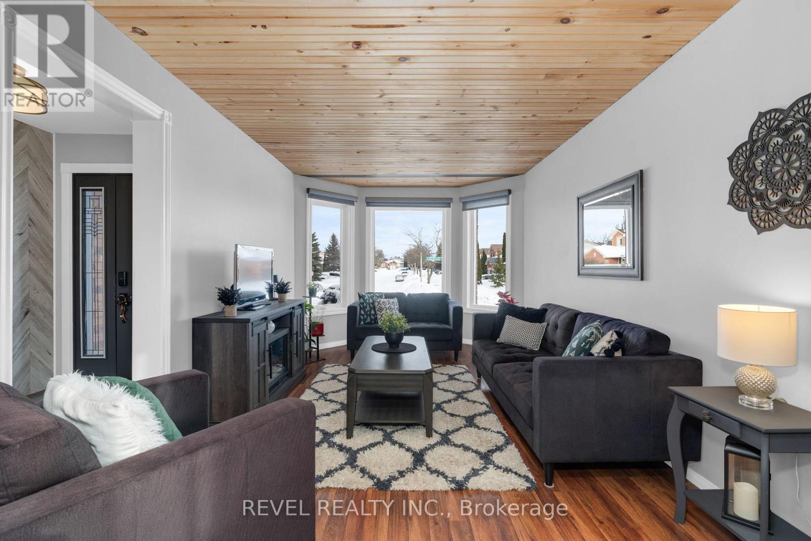 16 Girdwood Drive, Barrie, Ontario  L4N 8R2 - Photo 5 - S12711732