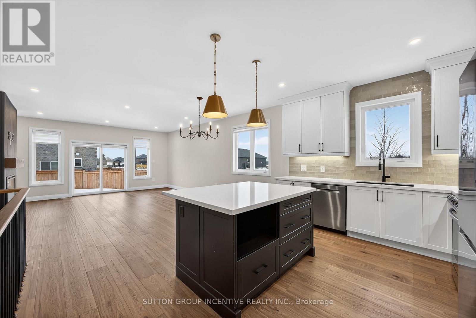 123 Ritchie Crescent, Springwater, Ontario  L0L 1P0 - Photo 5 - S12711776