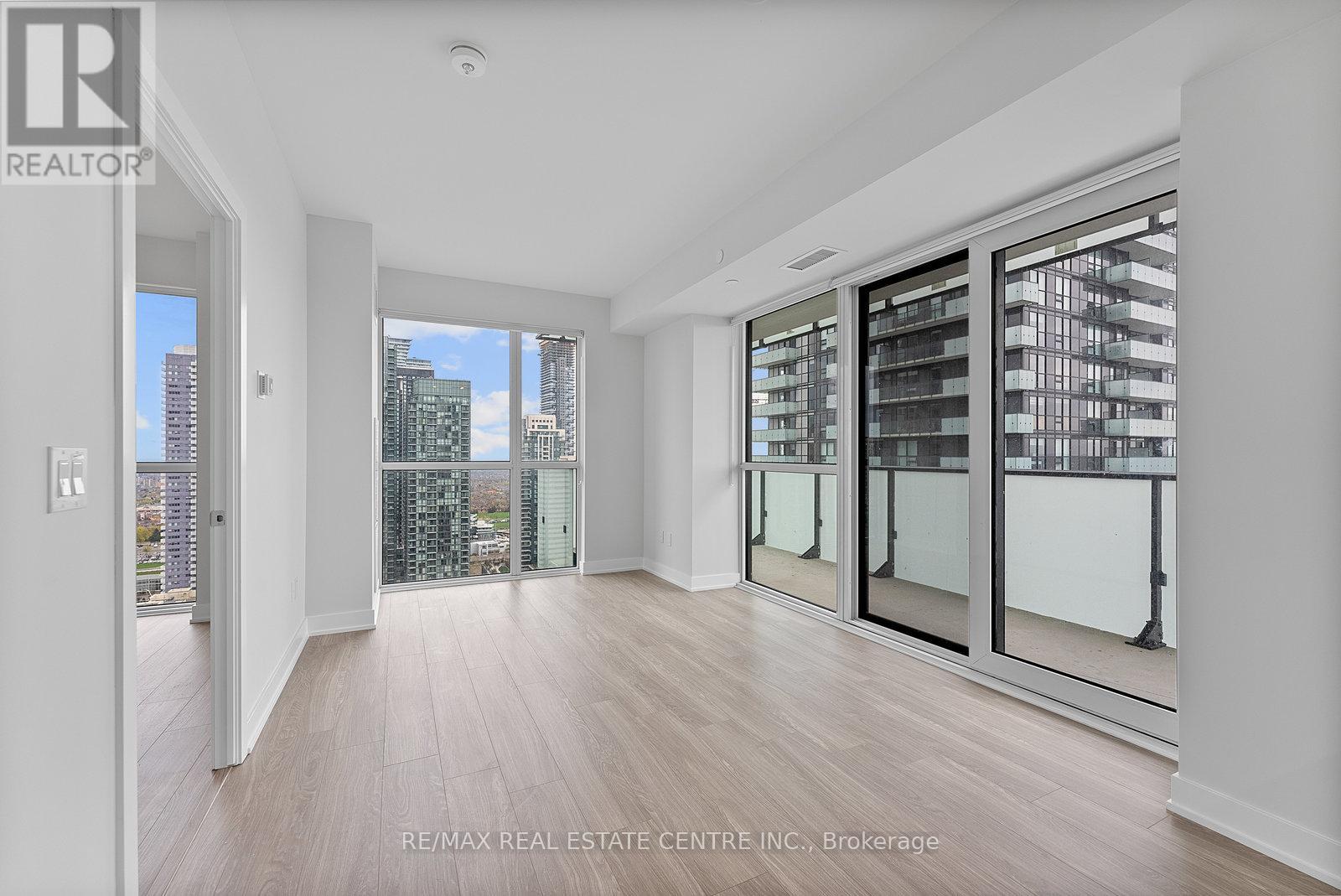 2706 - 430 Square One Drive, Mississauga, Ontario  L5B 0L6 - Photo 11 - W12711754