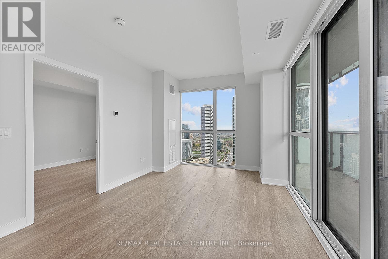 2706 - 430 Square One Drive, Mississauga, Ontario  L5B 0L6 - Photo 13 - W12711754