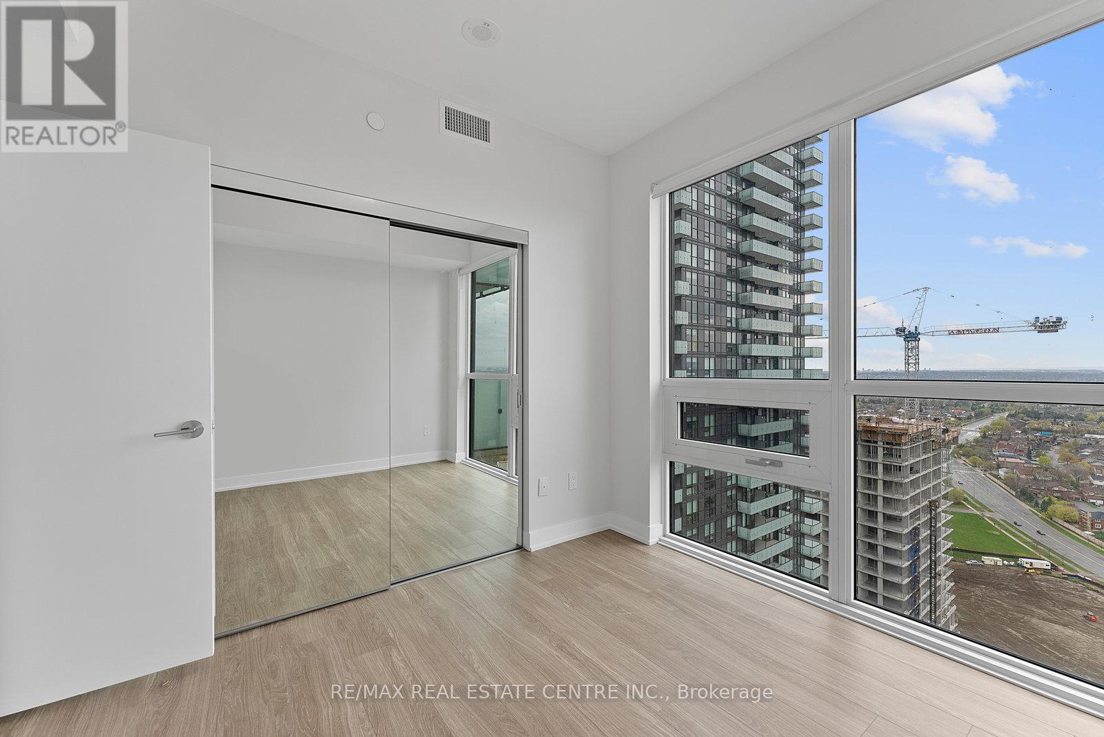 2706 - 430 Square One Drive, Mississauga, Ontario  L5B 0L6 - Photo 21 - W12711754