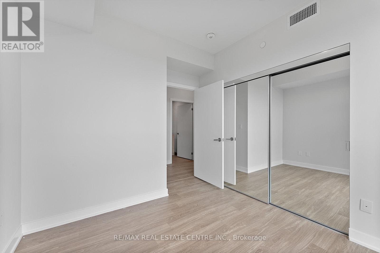 2706 - 430 Square One Drive, Mississauga, Ontario  L5B 0L6 - Photo 22 - W12711754