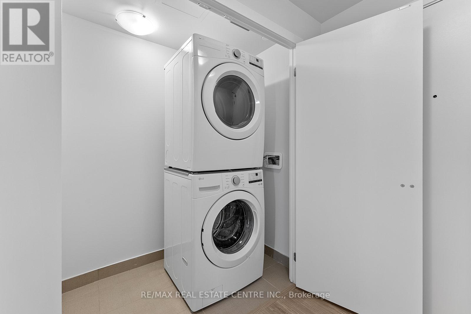 2706 - 430 Square One Drive, Mississauga, Ontario  L5B 0L6 - Photo 24 - W12711754