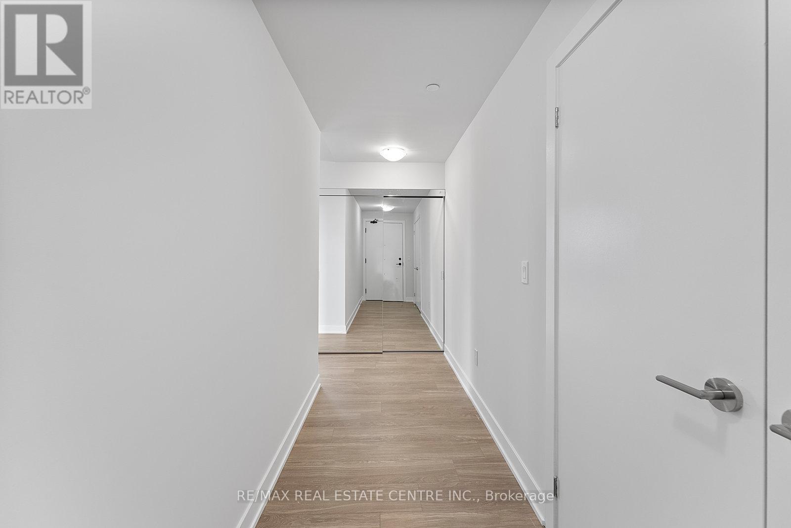 2706 - 430 Square One Drive, Mississauga, Ontario  L5B 0L6 - Photo 3 - W12711754