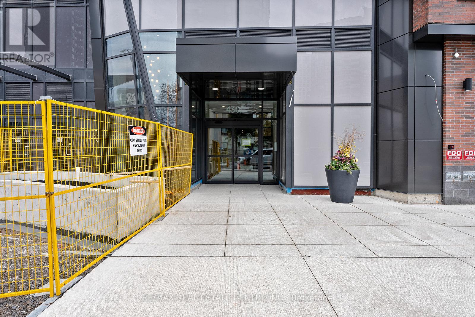 2706 - 430 Square One Drive, Mississauga, Ontario  L5B 0L6 - Photo 30 - W12711754