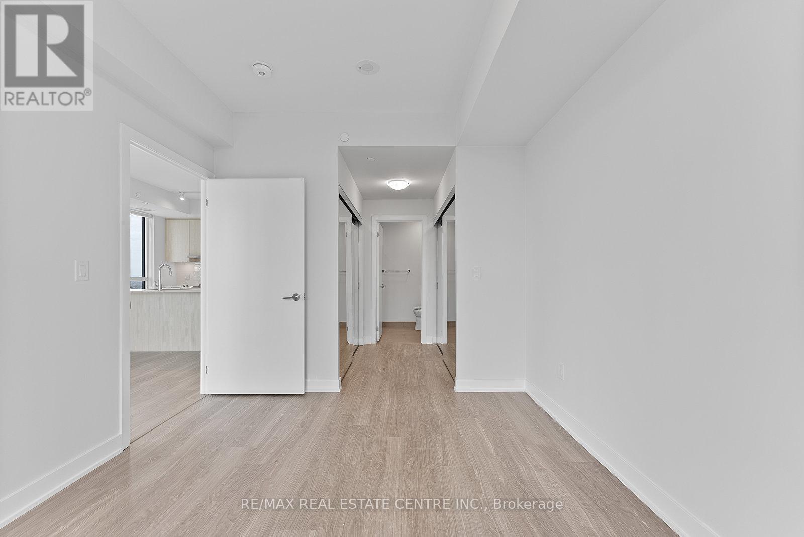 2706 - 430 Square One Drive, Mississauga, Ontario  L5B 0L6 - Photo 31 - W12711754