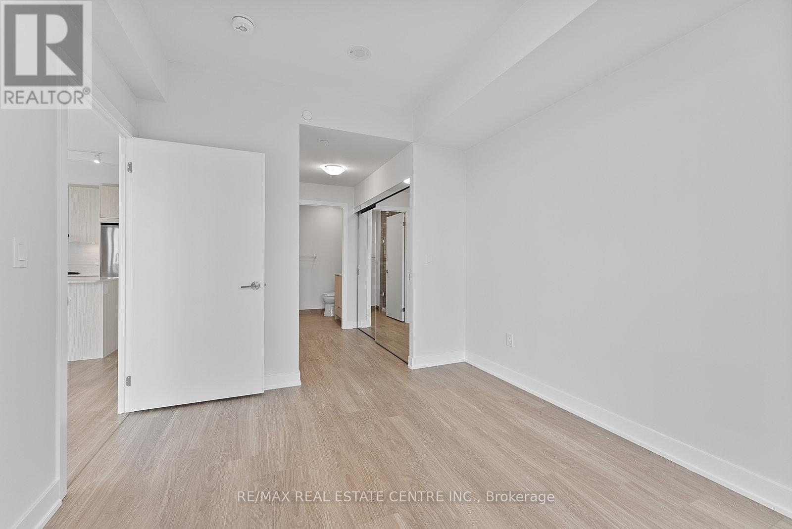 2706 - 430 Square One Drive, Mississauga, Ontario  L5B 0L6 - Photo 32 - W12711754