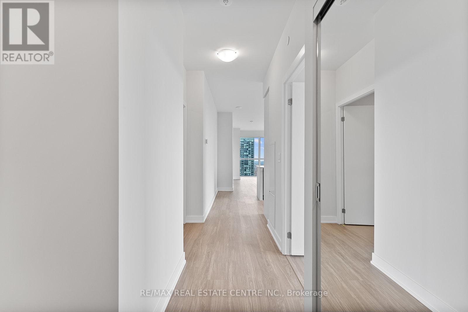 2706 - 430 Square One Drive, Mississauga, Ontario  L5B 0L6 - Photo 4 - W12711754