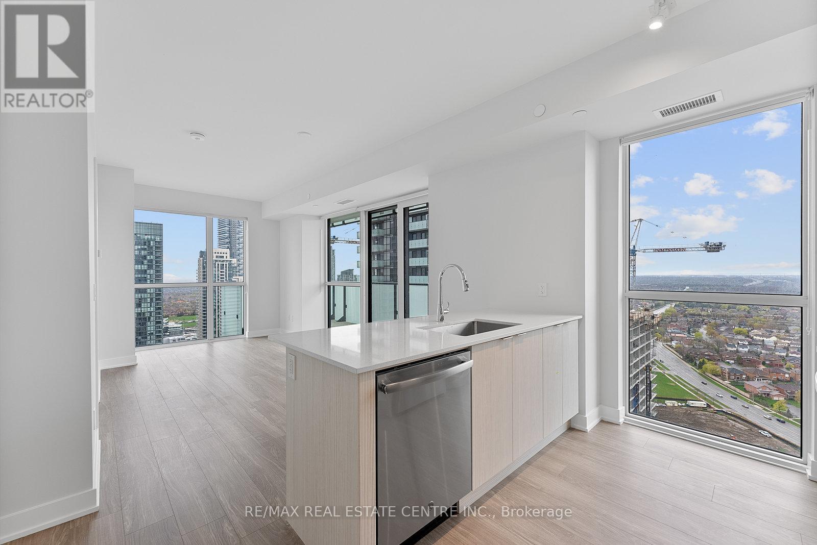 2706 - 430 Square One Drive, Mississauga, Ontario  L5B 0L6 - Photo 5 - W12711754