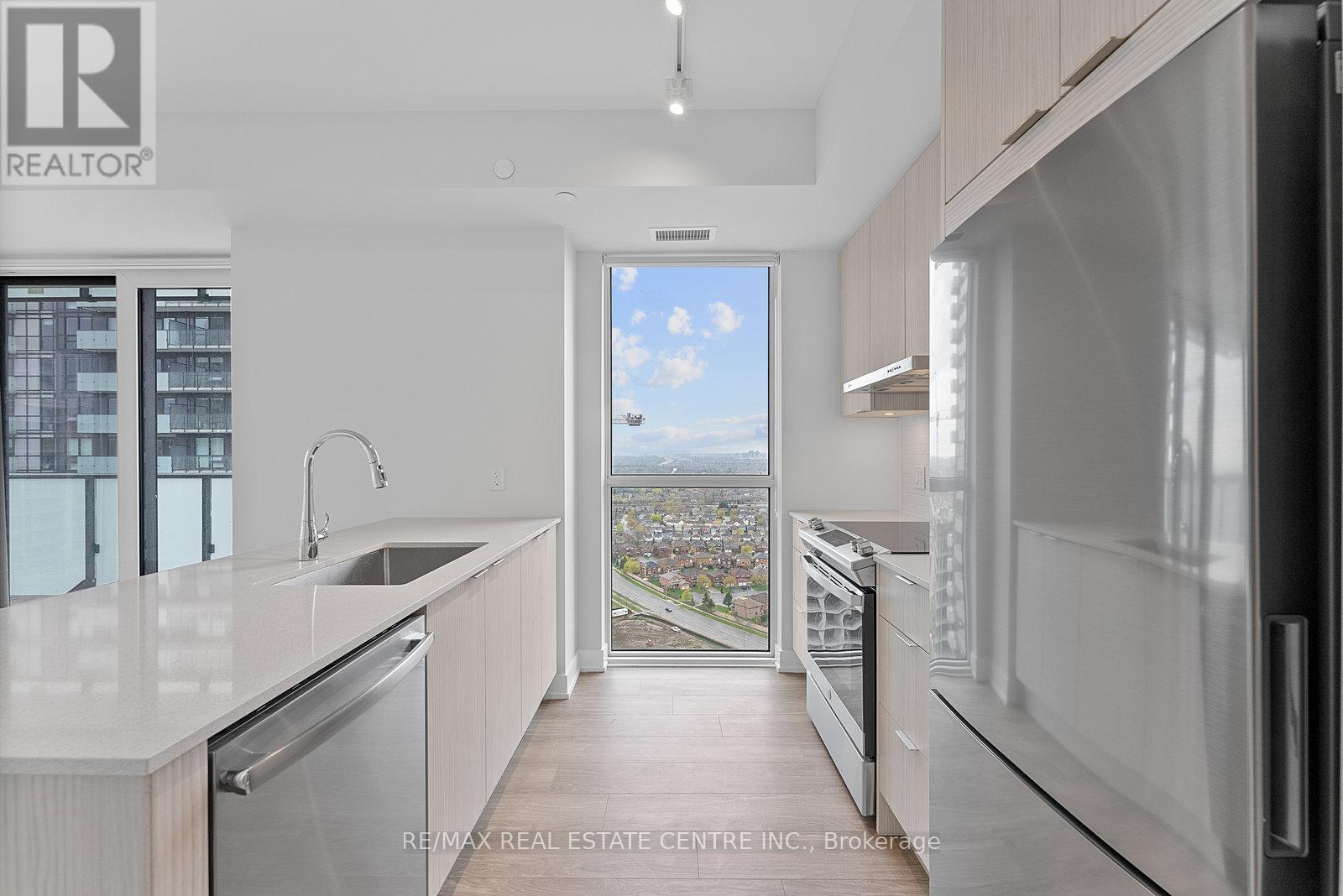 2706 - 430 Square One Drive, Mississauga, Ontario  L5B 0L6 - Photo 6 - W12711754