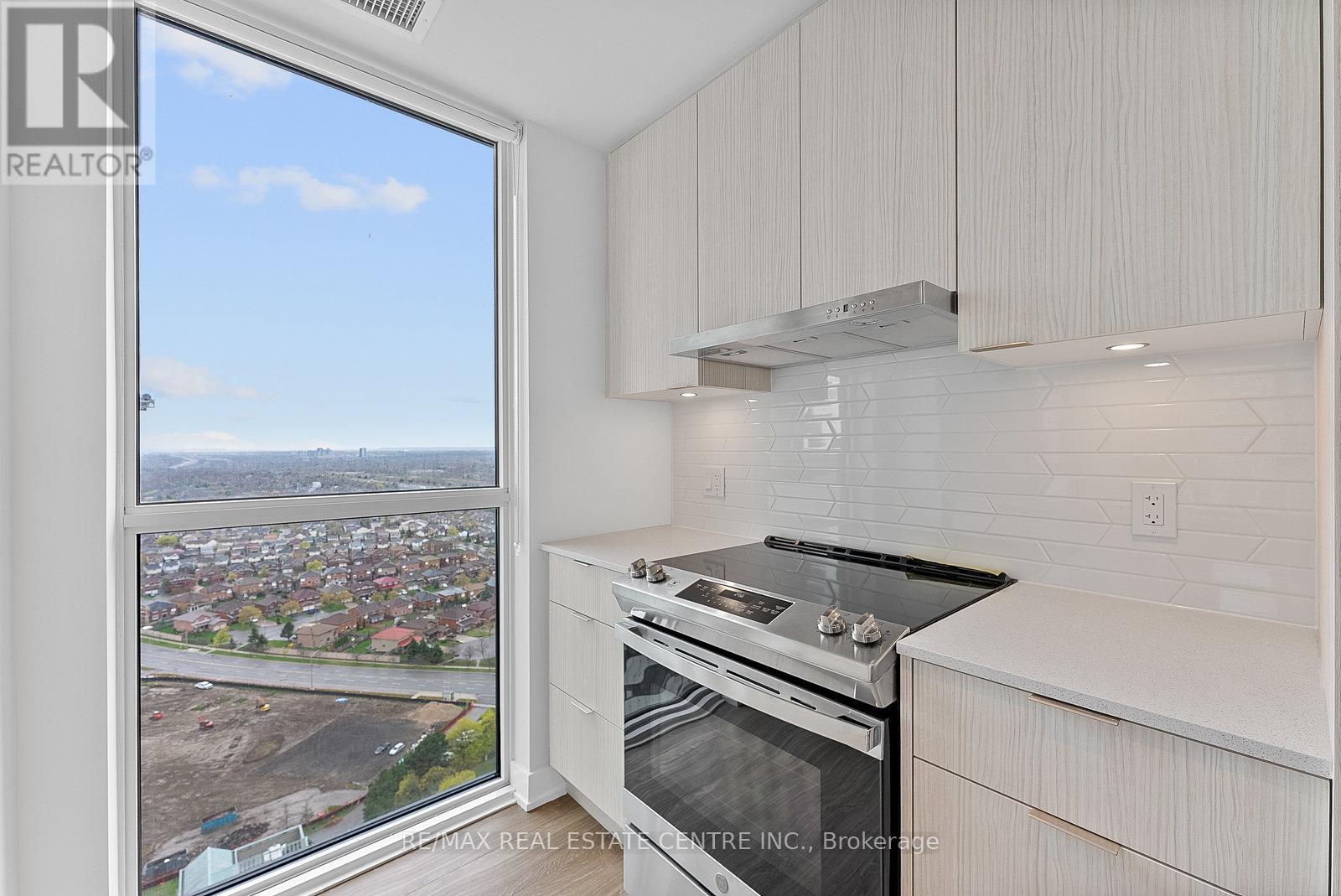 2706 - 430 Square One Drive, Mississauga, Ontario  L5B 0L6 - Photo 7 - W12711754