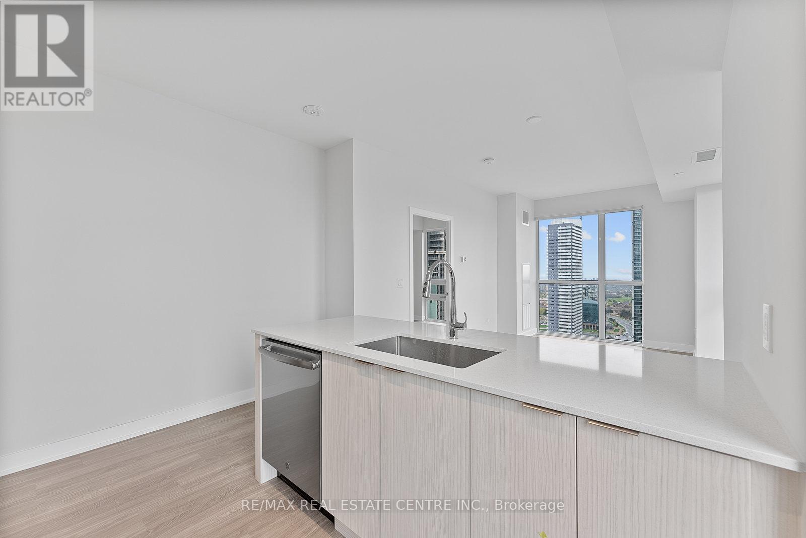 2706 - 430 Square One Drive, Mississauga, Ontario  L5B 0L6 - Photo 8 - W12711754