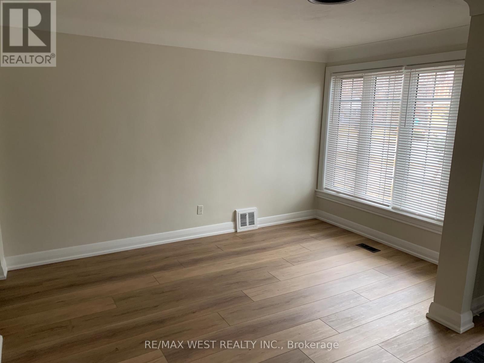 430 Queen Mary Drive, Oakville, Ontario  L6K 3M1 - Photo 3 - W12711778