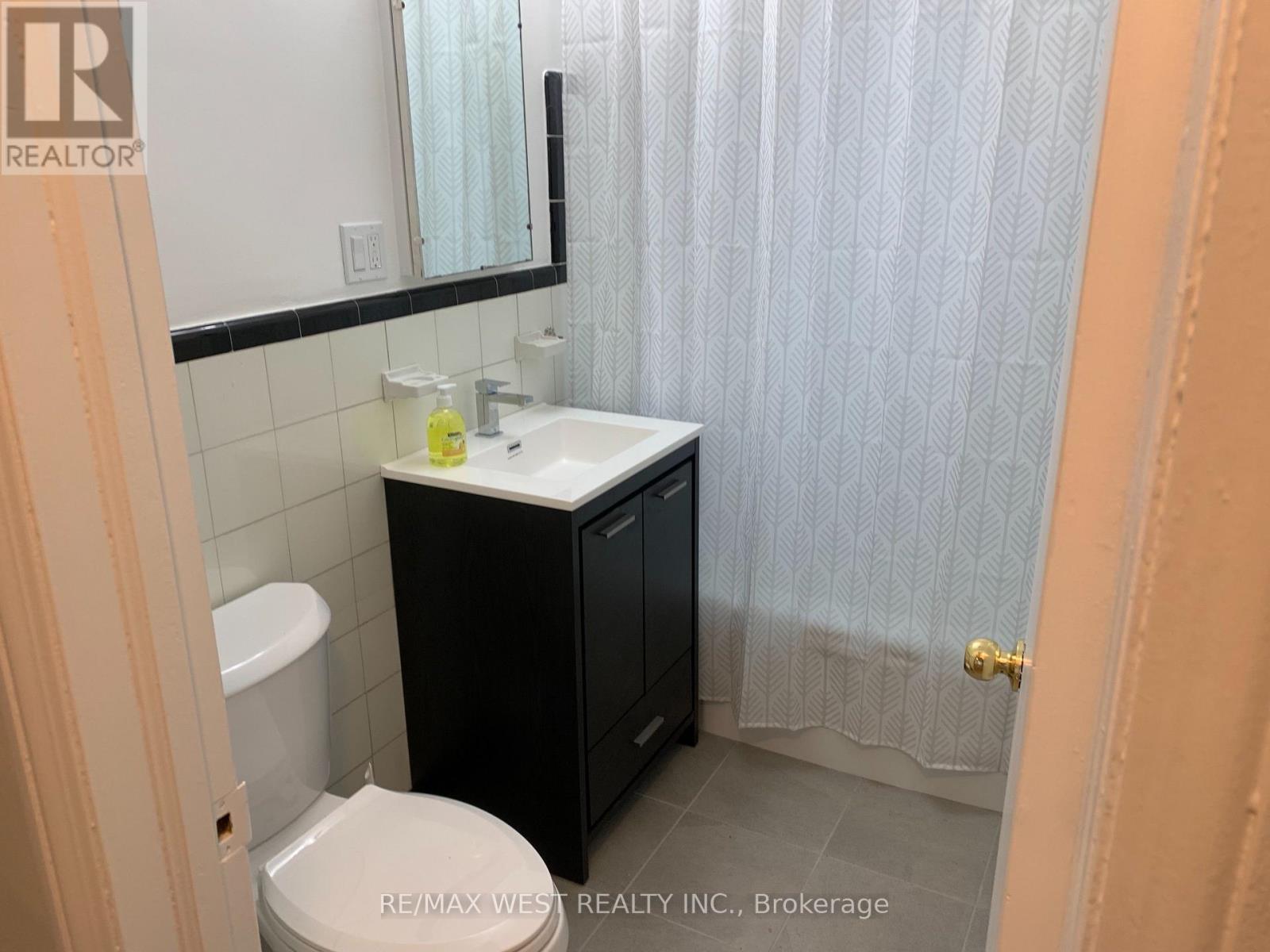 430 Queen Mary Drive, Oakville, Ontario  L6K 3M1 - Photo 6 - W12711778