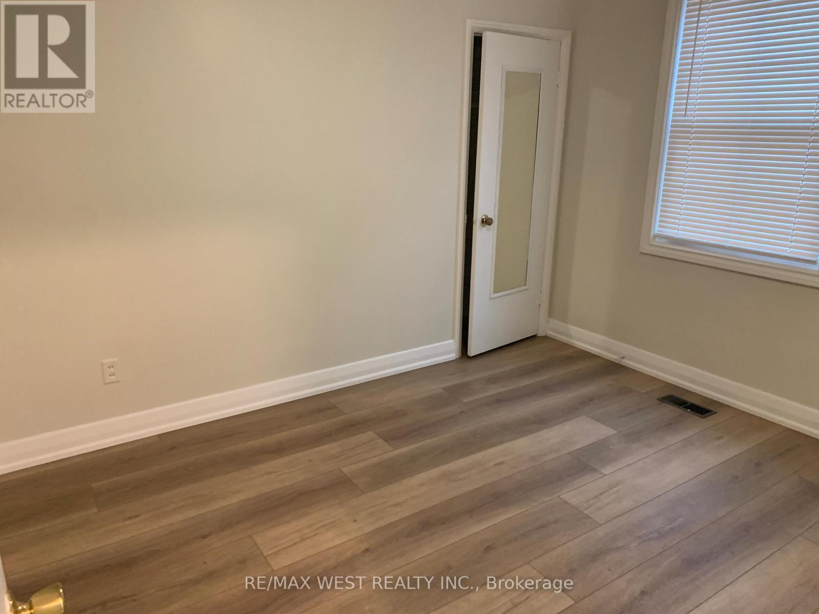 430 Queen Mary Drive, Oakville, Ontario  L6K 3M1 - Photo 8 - W12711778