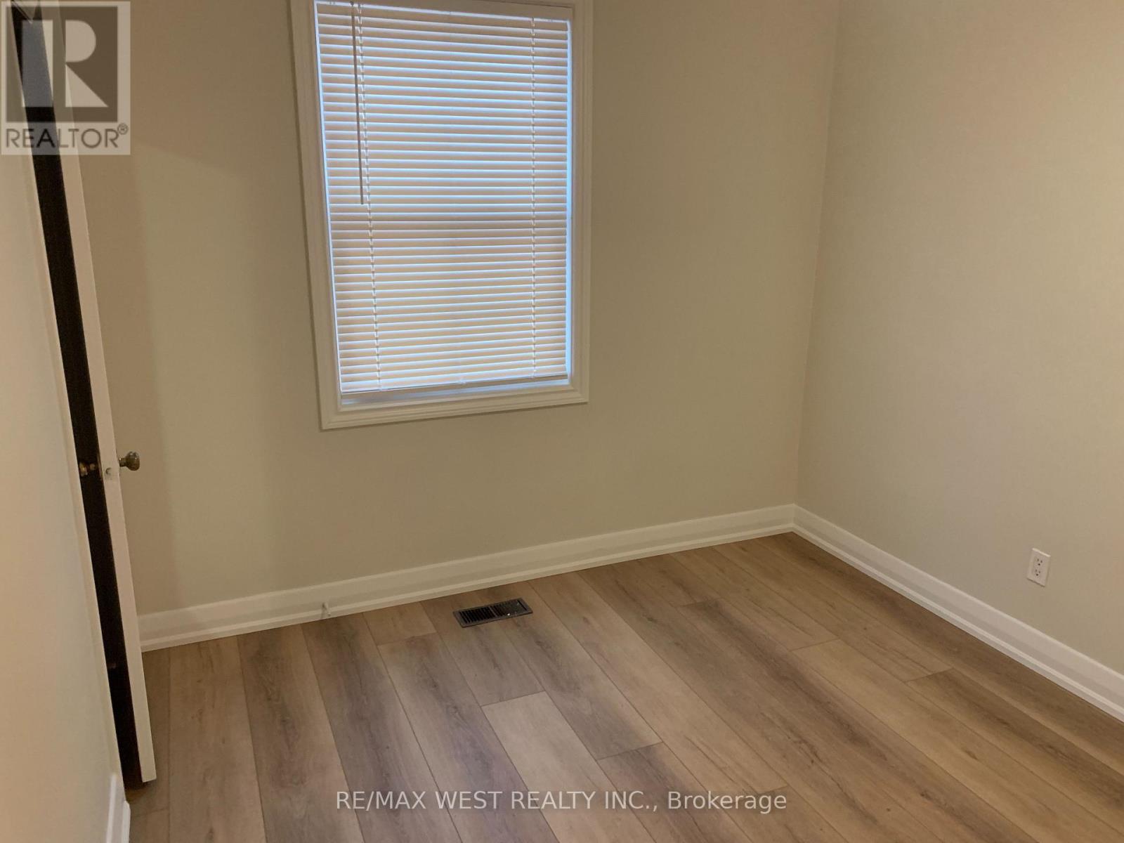 430 Queen Mary Drive, Oakville, Ontario  L6K 3M1 - Photo 9 - W12711778