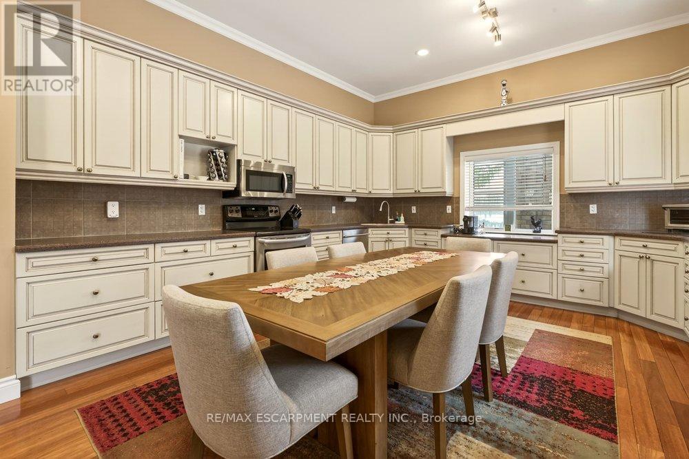 226 Queenslea Avenue, Toronto, Ontario  M9N 2L6 - Photo 11 - W12711788