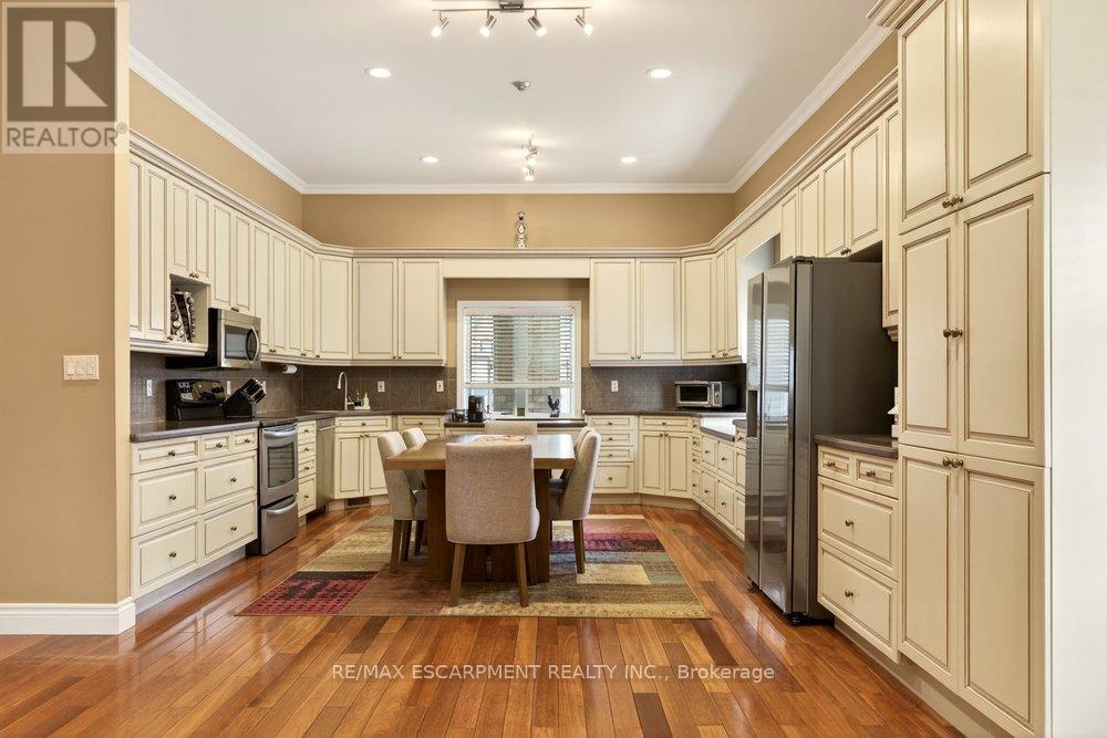 226 Queenslea Avenue, Toronto, Ontario  M9N 2L6 - Photo 8 - W12711788