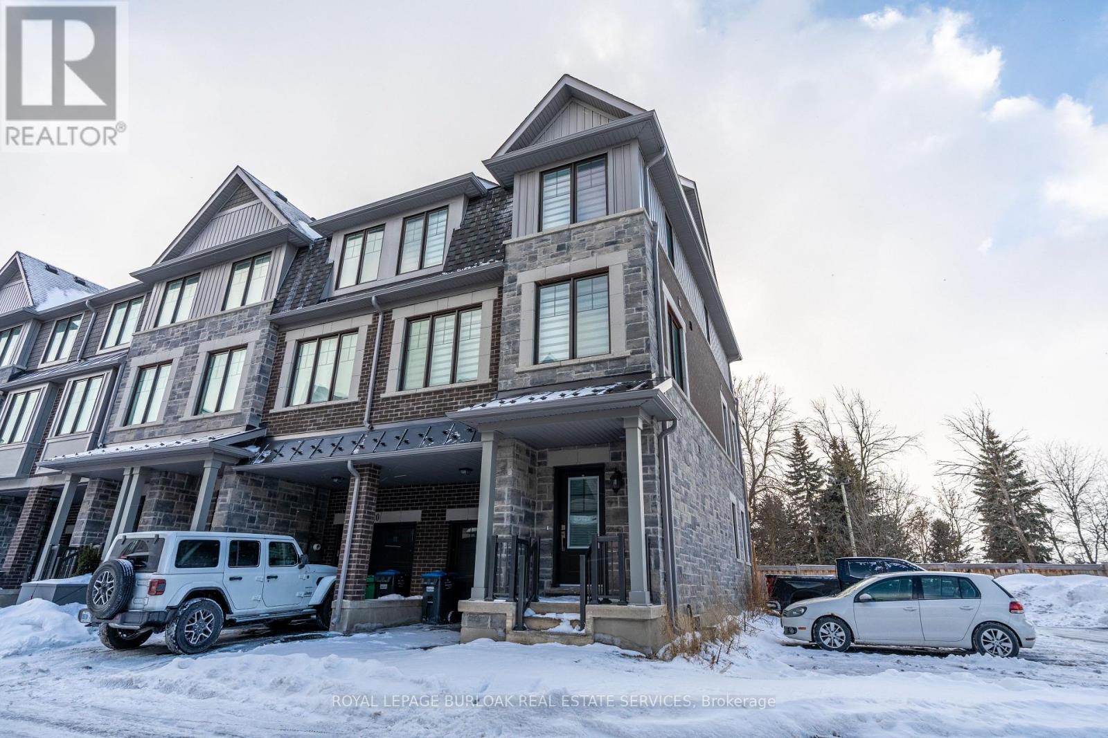 18 Folcroft Street, Brampton, Ontario  L6Y 0B6 - Photo 2 - W12711792