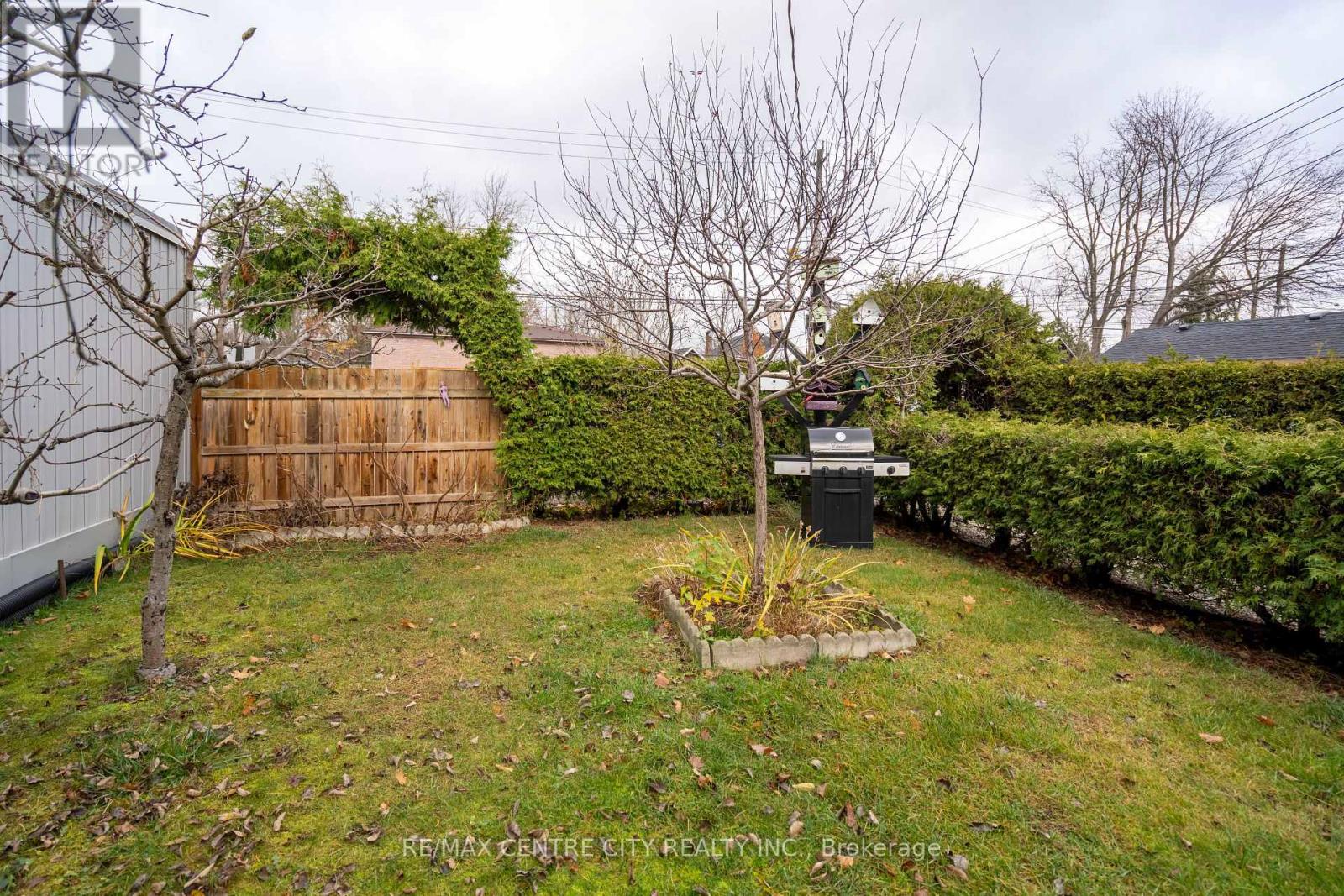 79 Front Street W, Strathroy-Caradoc, Ontario  N7G 1X6 - Photo 8 - X12711804