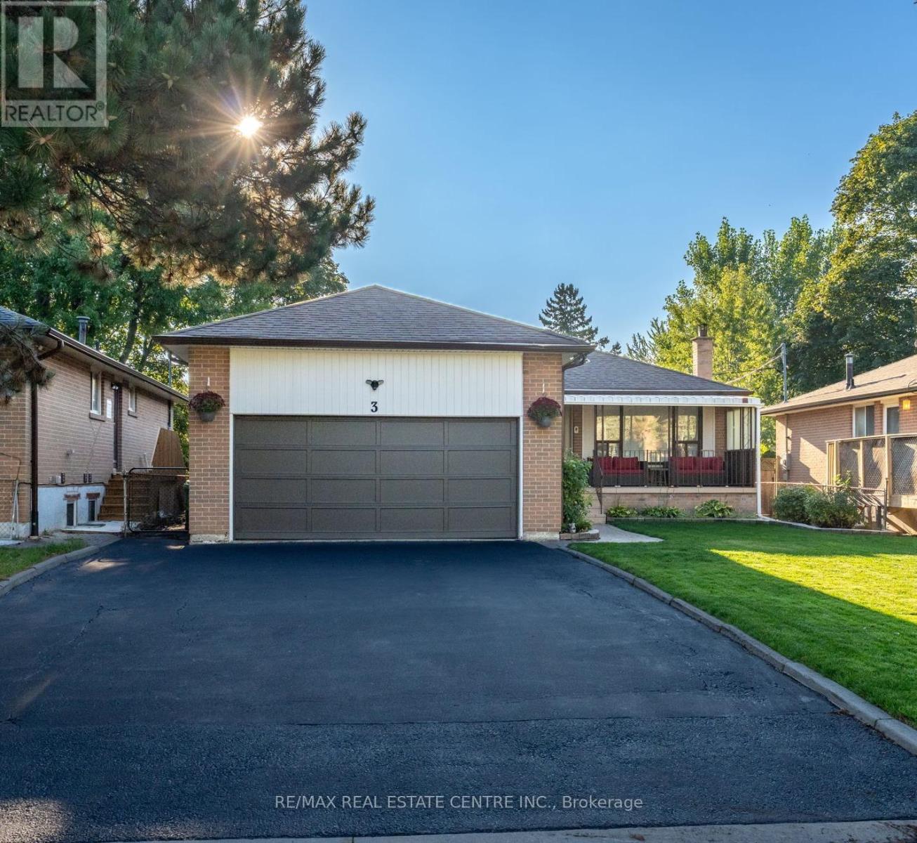 3 Dunn Place, Brampton, Ontario  L6T 1S2 - Photo 2 - W12700694