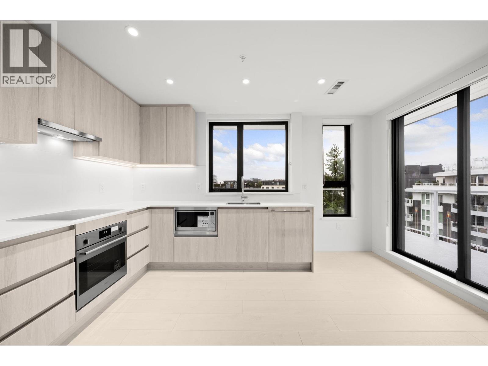 603 4928 Quebec Street, Vancouver, British Columbia  V5W 2N2 - Photo 1 - R3081137