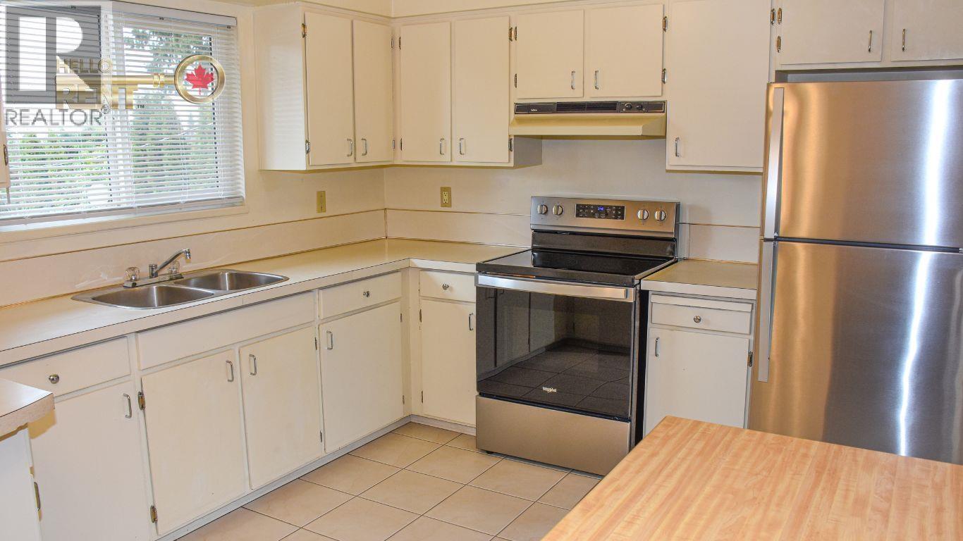 733 E 16th, North Vancouver, British Columbia  V7L 2V2 - Photo 10 - R3081145