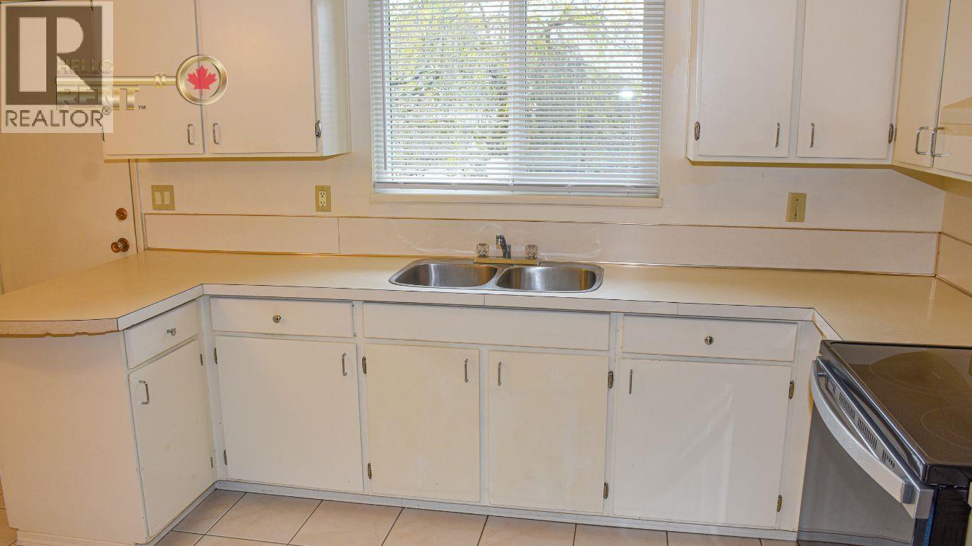 733 E 16th, North Vancouver, British Columbia  V7L 2V2 - Photo 11 - R3081145